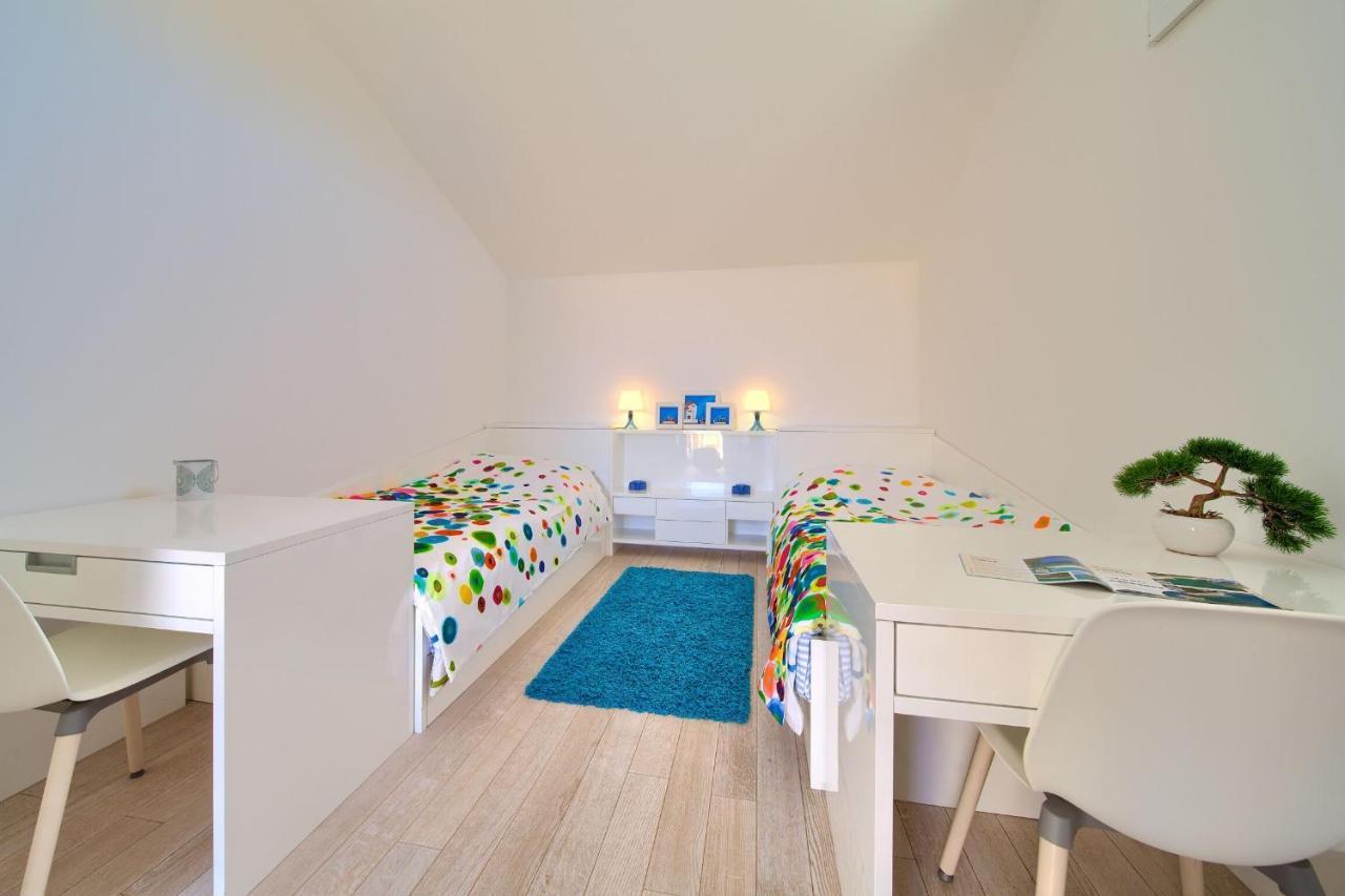 Apartments Aster Malinska Exterior photo
