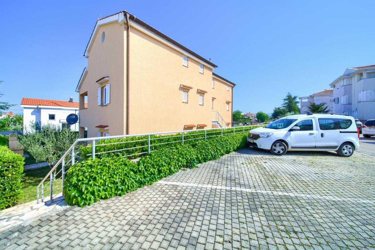 Apartments Aster Malinska Exterior photo